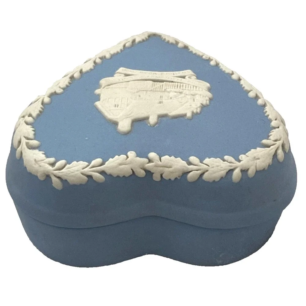 Vintage WEDGWOOD Heart Trinket Box ANNE HATHAWAY'S COTTAGE Stratford upon Avon